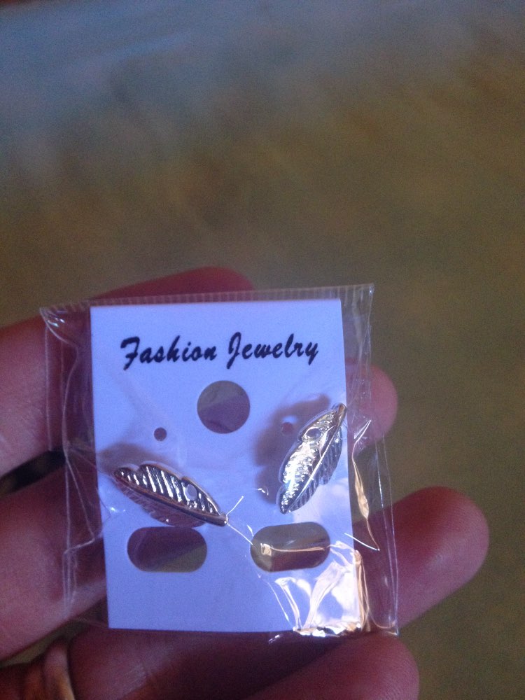 2016 Vintage Jewelry Modern Beautiful Feather Stud Earrings for Women Classic Stud Earrings Gold Leaf Party Earrings Gifts E038