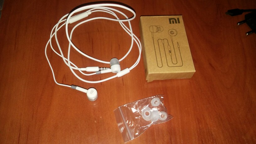 High Quality In-Ear Wired Stereo Earphone headset Remote&Mic Earphone For IPHONE XIAOMI M2 For Samsung Galaxy S3 S4 Note 3 MP3
