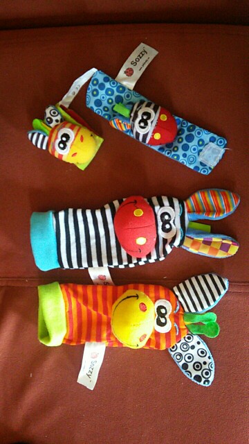 4 pcs/lot (4 pcs=2 pcs waist+2 pcs socks), Baby Rattle Toys Sozzy Wrist Rattle and Foot Socks Protect Baby and For Fun 11-169