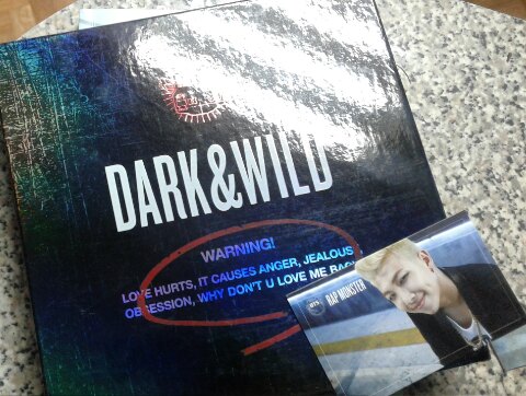 BTS 1ST ALBUM VOL 1 - DARK & WILD + PHOTOBOOK + POSTCARDS)  Release Date  2014-8-21 KPOP