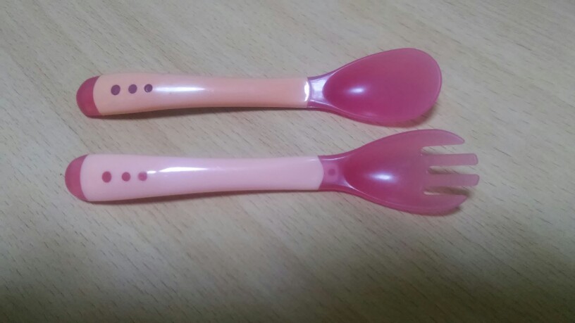 2pcs/set 2015 New Safety Temperature Sensing Spoon Baby Flatware Feeding Spoon#YE1011