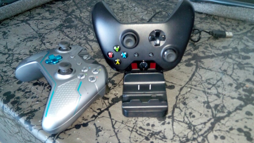 SuperValu!! Fast Dual Charging Dock Station Charger with 2 Rechargeable Batteries Fast Charging for XBOX ONE Wireless Controller
