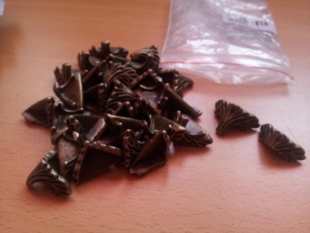 30Pcs/Set  Box Corner Foot Protector Desk Box Edge Antique Bronze Pattern Carved 19mm x 11mm