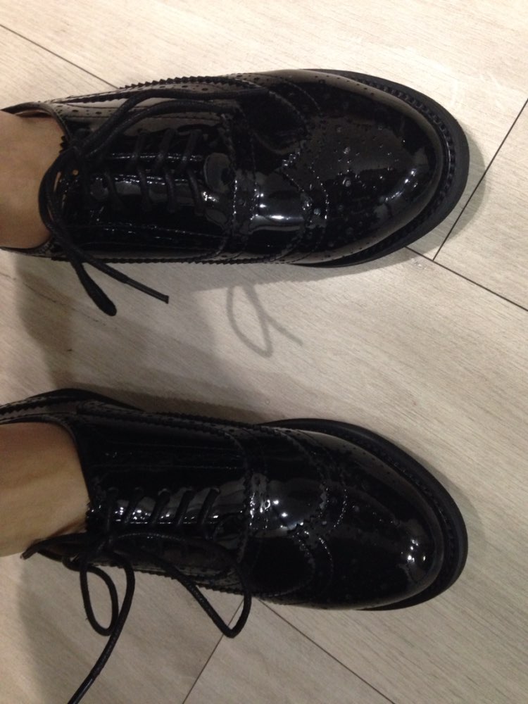 2016 Genuine Leather Women Shoes Brogues Lace up Flat Heels  Round Toe Patent Leather Black Oxfords Women Casual Shoes