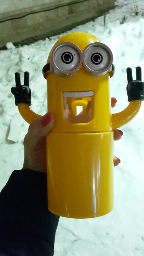 Automatic toothpaste dispenser bathroom accessories minion toothpaste dispenser kids Plastic toothbrush holder Bathroom Products