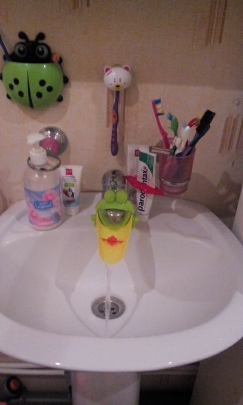 Cute Frog Bathroom Sink Faucet Chute Extender Bathroom Accessories for Children Kids Washing Hands Helper Extender Tap Faucet