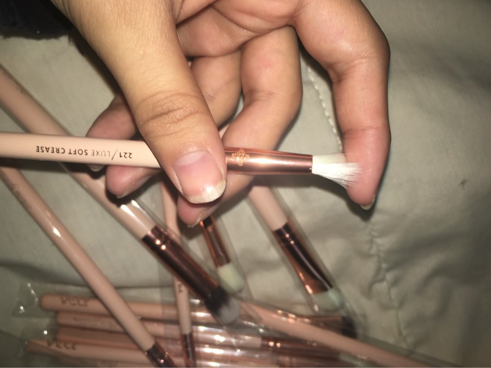 Nice quality Zoeva 12 pieces rose golden complete eye set eyeshadow eyeliner blending pencil makeup brushes