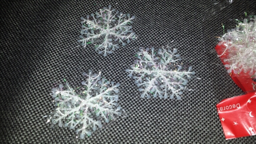 60 PCS Christmas Holiday White Snowflake Charms for Party Home Office Ornaments