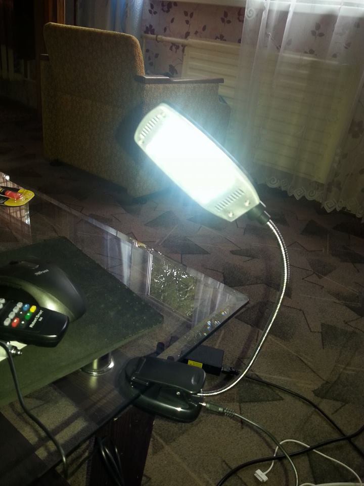 2016 Hot Sale New Flexible White With USB Plug/Battery Power 28 LED Light Clip On Bed Table Desk Lamp Reading Lamp Free Shipping