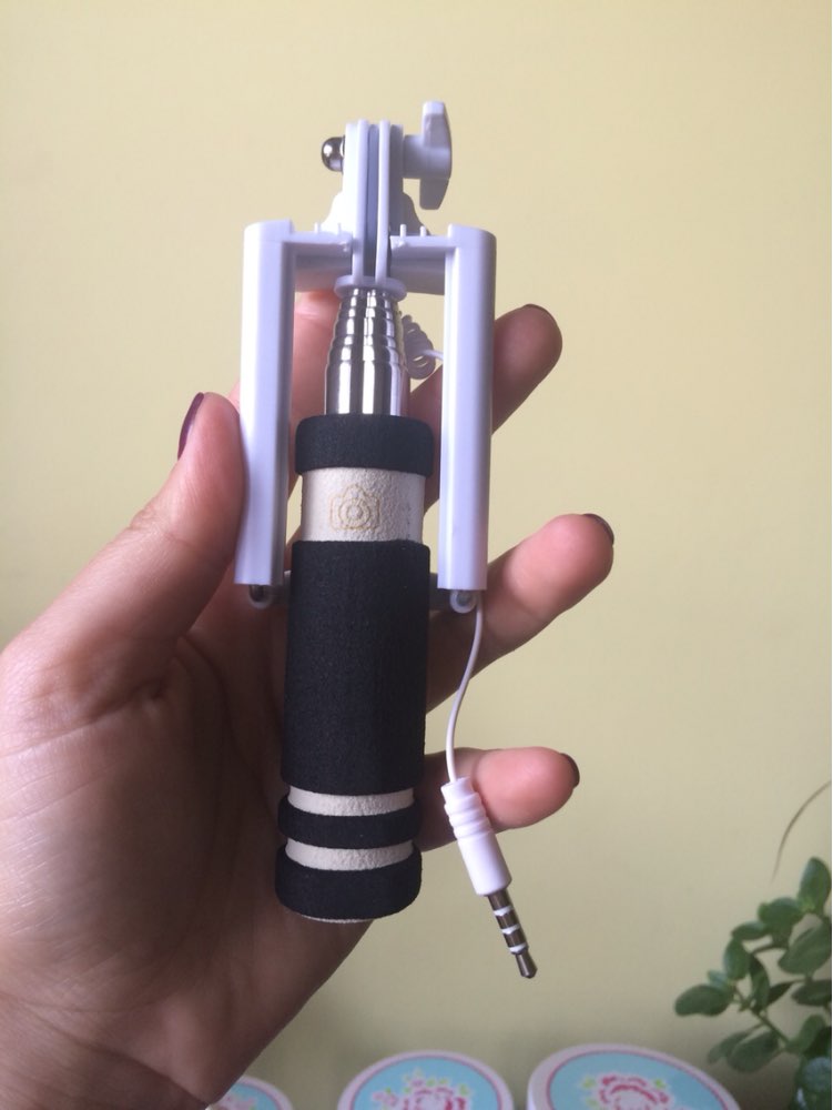 Portable folding Wired Mini self Selfie Sticks For iPhone Samsung LG Sony XiaoMi  selfie Built-in Shutter Camera Monopod Tripod