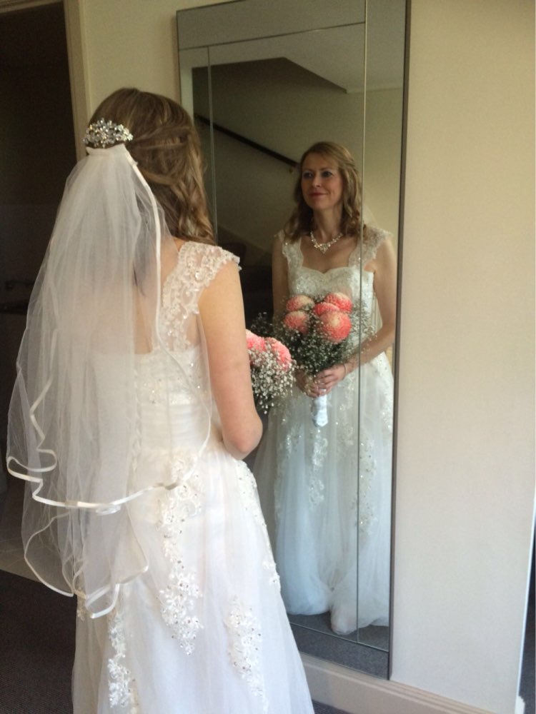 Free Shipping Wholsale Hot Sale 2014 In Stock Two Layers White Veils Tulle Ribbon Edge Comb Wedding Veil Bridal Accessory 2015