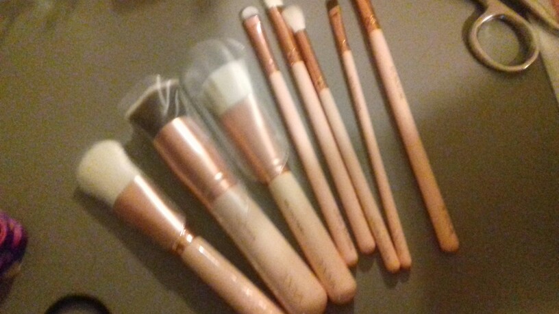 ZOEVA 8pcs ROSE GOLDEN LUXURY SET VOL. 2 Makeup Brush