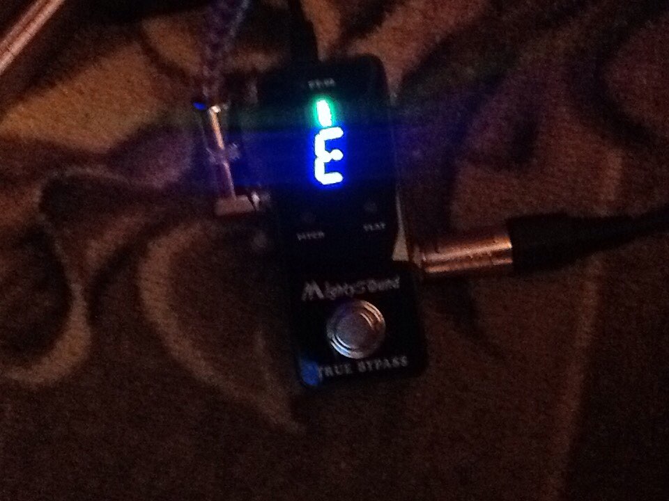 New Mighty Sound PT-06 Micro Tuner Chromatic Pedal Guitar Tuner Effects Pedal EA14
