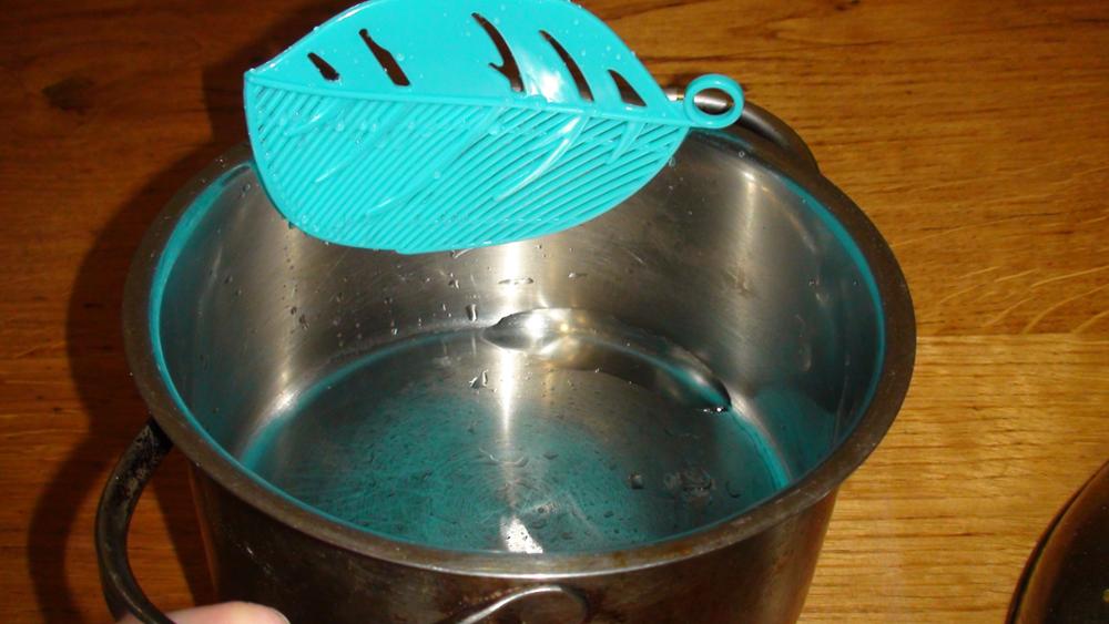 2016 Hot Sale 1PC Durable Clean Leaf Shape Rice Strainer Sieve Beans Peas Cleaning Gadget Strainer for Kitchen Clips Tools