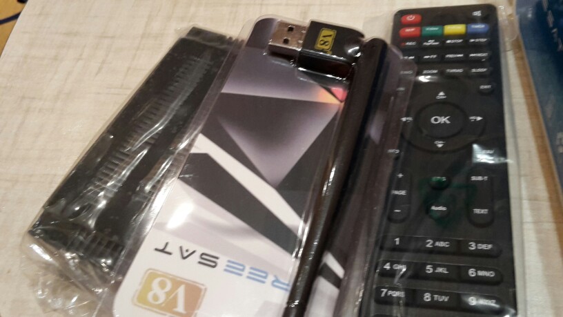 [Genuine] Freesat V7 DVB-S2 HD with  USB Wifi Satellite TV Receiver Support PowerVu Biss Key Cccamd Youtube Youporn Set Top Box