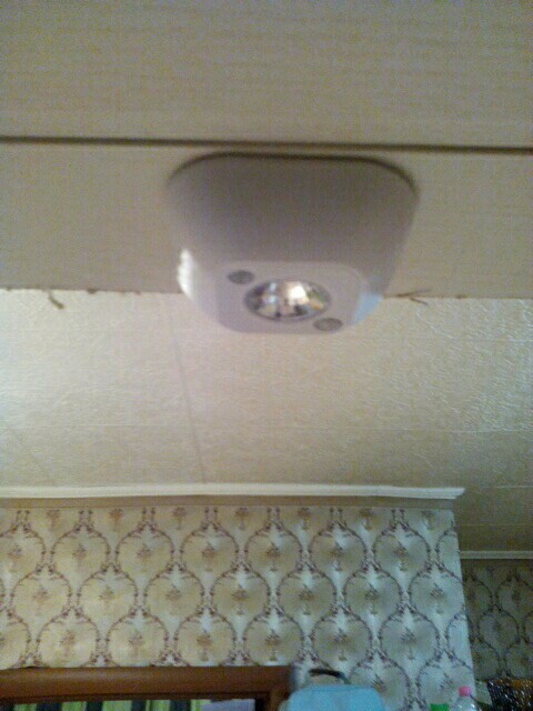 2016 Popular New Mini Wireless Infrared Motion Sensor Ceiling Night Light Battery Powered Porch Lamp