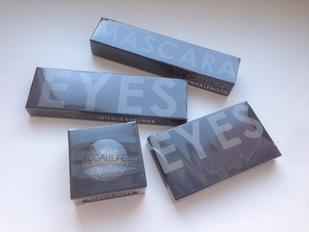 10 Colors Baked Eyeshadow Eye shadow Palette in Shimmer Metallic Eyes Makeup by Focallure