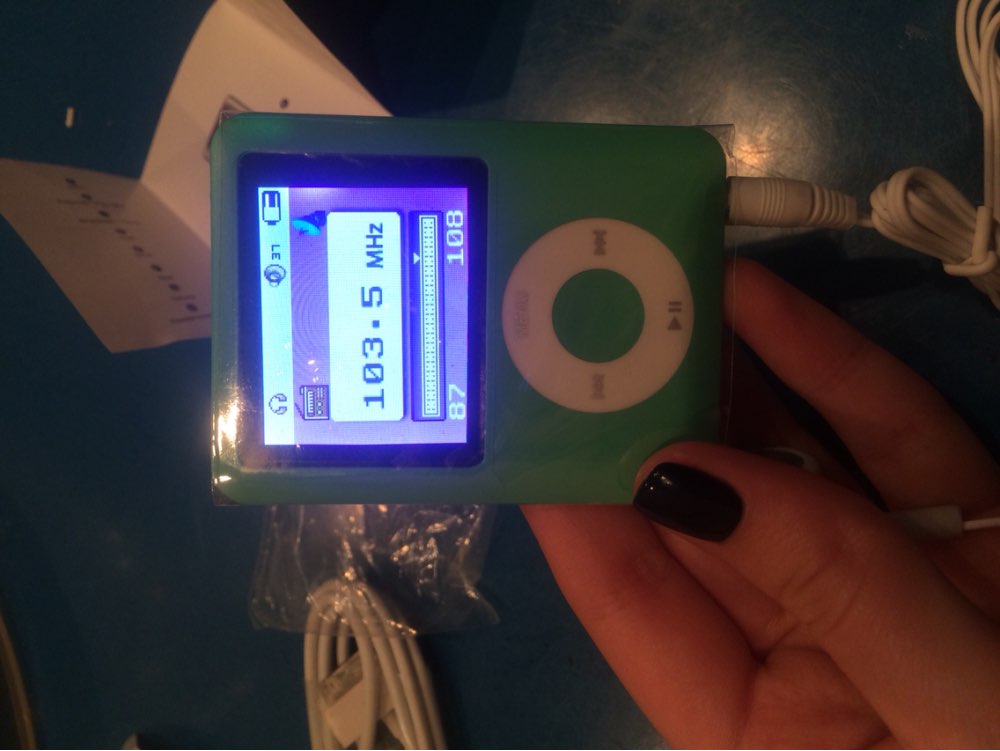 MP3 Player 8GB 1.8" LCD Media Video radio FM 3th Generation 6 Colors