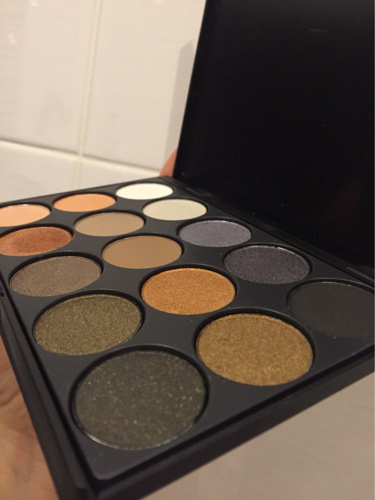 Natural 15 Earth Color Matte Pigment Glitter Eyeshadow Palette Cosmetic Makeup Set Eye Shadow Palette For Women Beauty