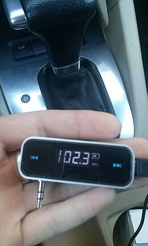 Mini Wireless Transmitter 3.5mm In-car Music Audio FM Transmitter For iPhone 4 5 6 6S Plus Samsung iPad Car MP3 Transmitter