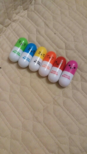 6 pcs lot Novelty Stationery Cute Smiling Face Pill Ballpoint Pen lovely Telescopic Vitamin Capsule Ball pens school child gift