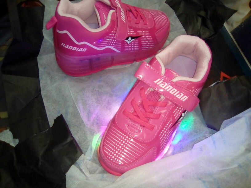 Kids shoes Children Roller Shoes Sneakers With Wheel BoyGirl Automatic LED Lighted Flashing Roller Skates Zapatillas Con Ruedas
