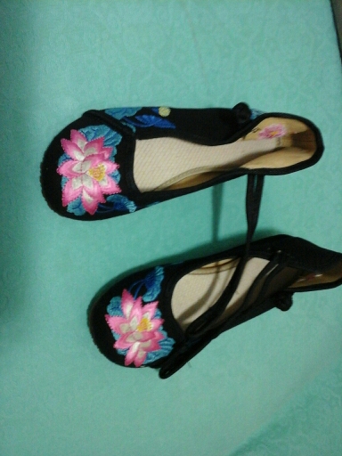 Newest style Old Peking Women's Shoes Chinese Flat Heel With Flower Embroidery Comfortable Soft Canvas Shoes Plus Size 41