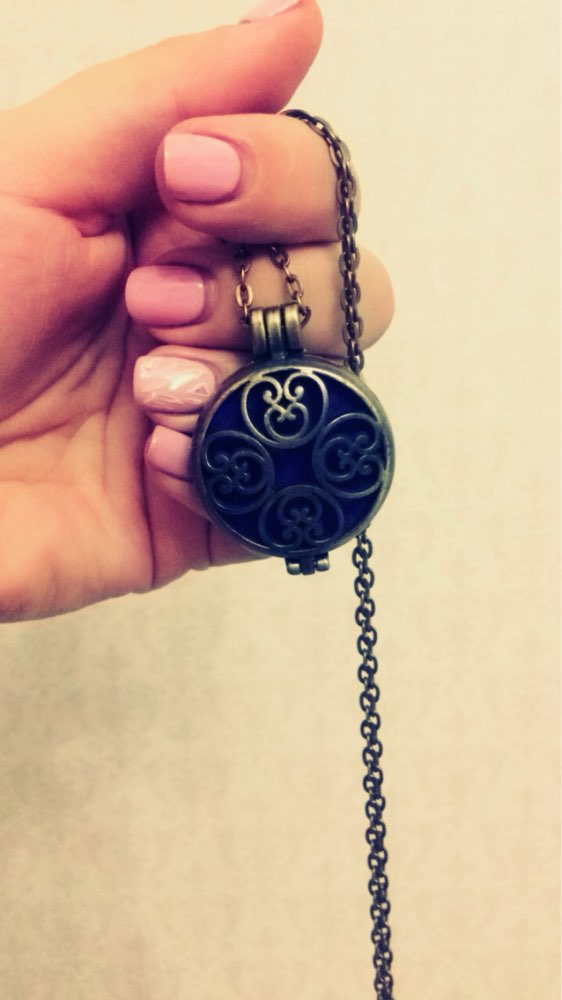 1pcs Aroma Diffuser Necklace Open Antique Vintage Lockets Pendant Perfume Essential Oil Aromatherapy Locket Necklace With Pads