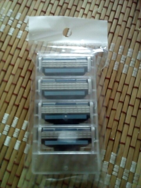 Hot!4pcs/lot Men's shaving razor blades for men shaving razors blade Mache 3 standard RU&Eu US Fast Delivery Shaver