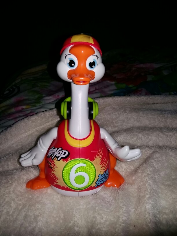 2016 New Huile Toys 828 Intelligent Hip Pop Dance Read Tell Story Interactive Swing Goose Musical Educational Baby Toys Gifts