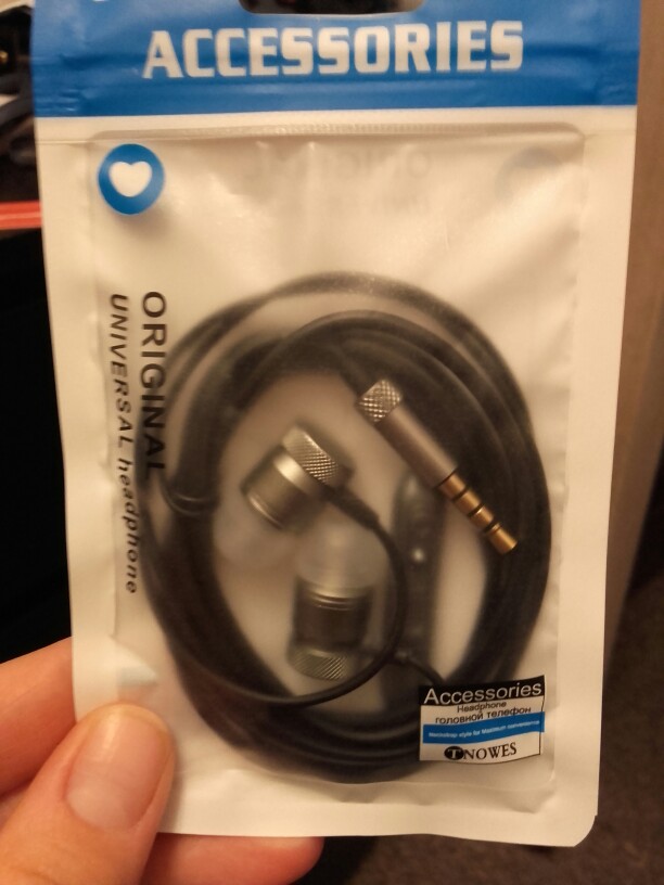 New Metal Headphone Super Earphones Bass Volume Control With Mic Headsets For All Mobile Phone Mp3 PC 3.5mm