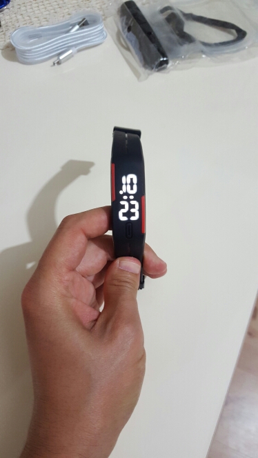 Best seller free shipping Ultra Thin Men Girl Sports Silicone Digital LED Sports Bracelet Wrist Watch relogio feminino May25