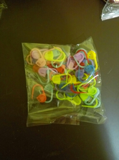 50pcs Mix Mini Knitting Crochet Locking Stitch Plastic Markers Needle Clip Craft