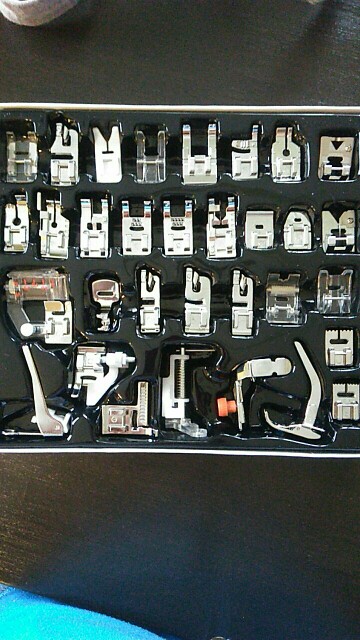 Best  Price 32pcs Domestic Sewing Machine Presser Foot Feet Kit Set With Box For Brother Singer Janom Free Shipping