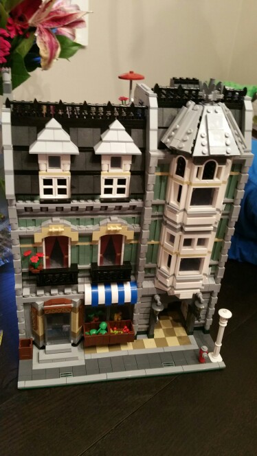 2016 New LELE 30005 2352Pcs City Street Creator Green Grocer Model Building Kits Minifigure Blocks Bricks Compatible Toys 10185