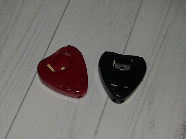 2016 hot small beautiful box guitar pick 7 color 3.6cm high quality plastic material Guitar Accessories guitar picks box boxes