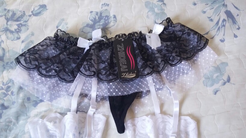 2016 Women Hot Sheer Net Lace Tighs Charming Lace Top Over The Knee Women Lingerie Pantyhose Sexy Garter Belt Stocking Set