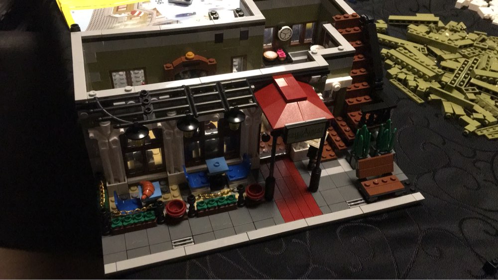 2016 New LEPIN 15010 2418Pcs Creator City Street Parisian Restaurant Model Building Kit Minifigure Blocks Bricks Toy Gift 10243
