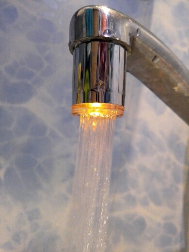 2016 New Fashion LED Water Faucet Stream Light 7 Colors Changing Glow Shower Tap Head Kitchen Temperature Sensor hot selling