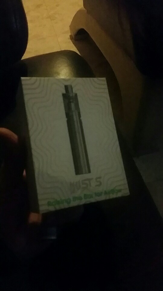 100% Original Eleaf iJust S Kit with 3000mah iJust S Battery and 4ml iJust S Atomizer ECL 0.18ohm Head Electronic Cigarette Kit