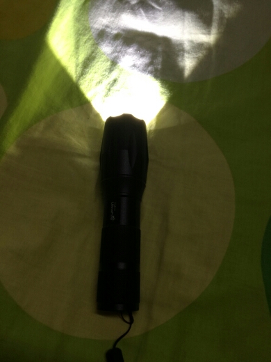 100% Authentic E17 6000 Lumens 5-Mode CREE XM-L T6 LED Flashlight Zoomable Focus Torch by 1*18650 or 3*AAA Free shipping