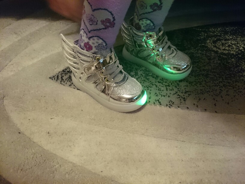 New Girls Boys LED Light Up Children Shoes For Kids Breathable Sneakers Glowing Luminous Flats Casual Shoe Toddler Little Kid