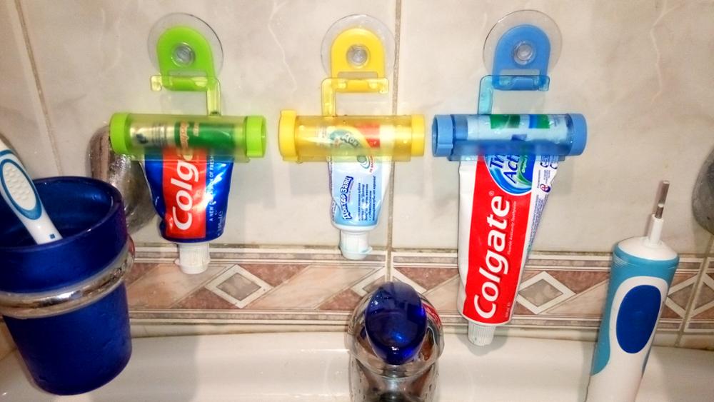 New Arrival Bathroom Set Accessories Rolling Tube Tooth Paste Squeezer Toothpaste Dispenser Holder Bathroom Products Wall Hanger