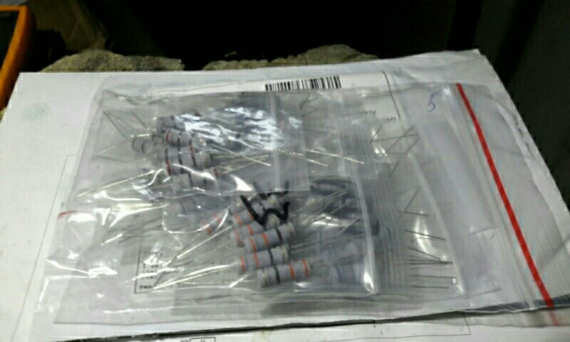 80pcs Resistor Kit 2W Watt Carbon Film Resistance 0.22ohm - 680ohm OHMs 8values X 10pcs Resistencias Pack 2W Carbon Film Set