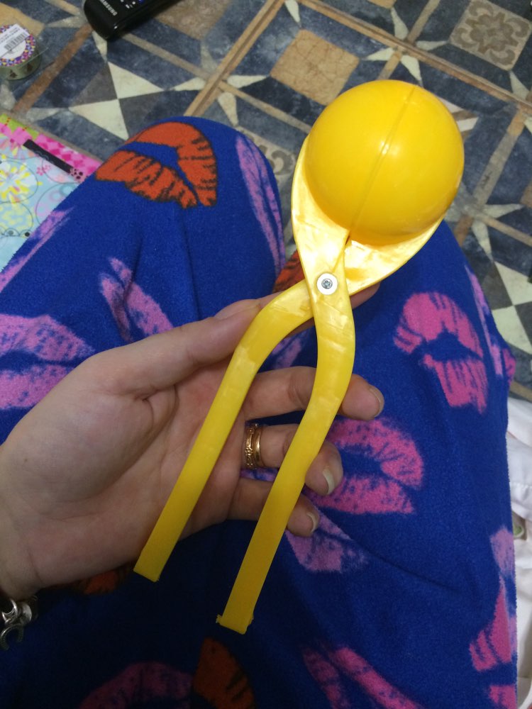 20CM  Plastic Winter Snow Ball Maker Sand Mold Tool Kids Toy Lightweight Compact Snowball Fight Outdoor Sport Tool Toy Sport 