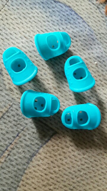 5pcs Silicone Guitar Thumb Finger Picks Protector Plectrum Fingertip thimble Finger Guard safety protect caps Colors Random