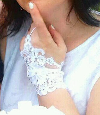 Cheap White or Ivory Wedding Gloves Beaded Short Fingerless Bridal Gloves For Bride