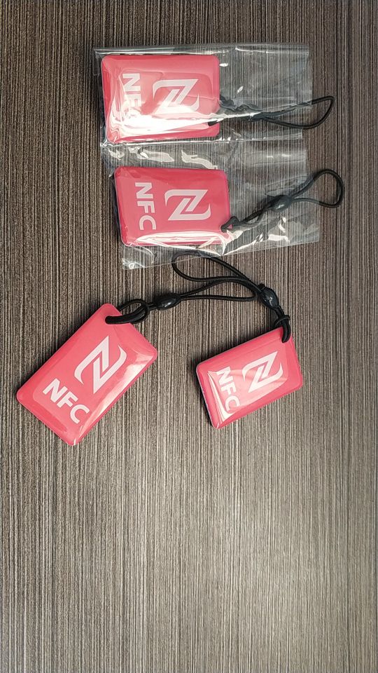 NEW 4PCS A Lot N-T-A-G 216 Universal 888 bytes NFC Tags for Business Card Access Control Hpme Usage Different Quality