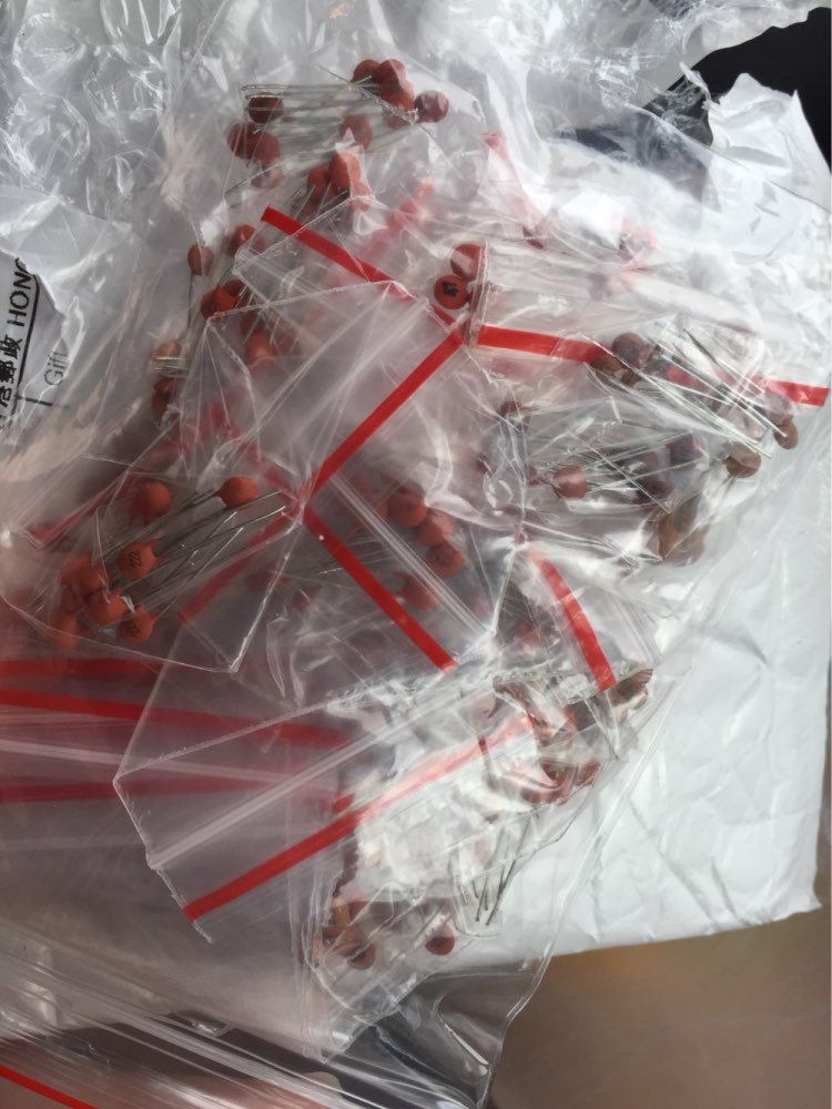 300pcs (30 values x 10pcs) Ceramic Capacitor 2PF-0.1UF Electronic Components Package Ceramic Capacitor Assorted Kit
